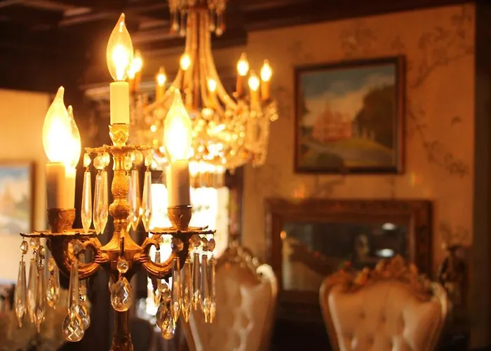 Henderson Castle Inn